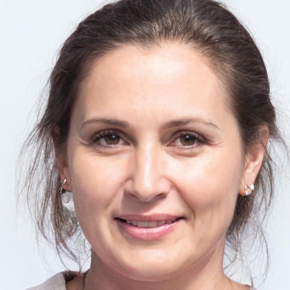 Ioana Popescu, coordonator programe educaționale neralaviosu